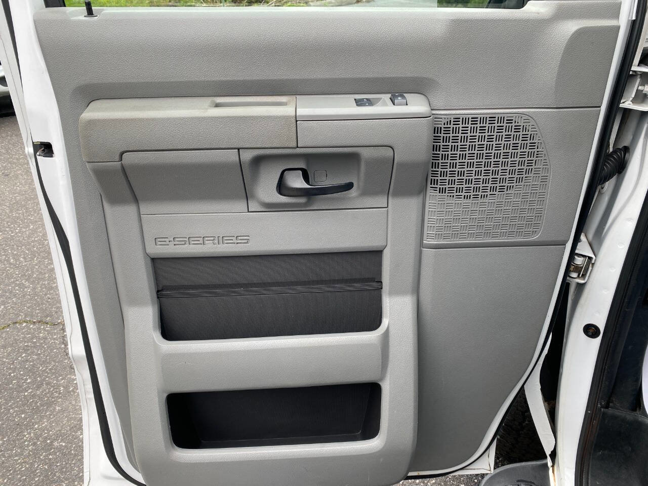 Used 2012 Ford E-350 and Econoline 350 XL RWD image 11