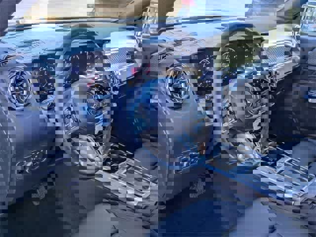 New 2025 Mercedes-Benz GLB 250 image 2