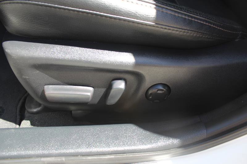 Used 2018 Toyota Avalon Touring w/ Carpet Mat Package image 10