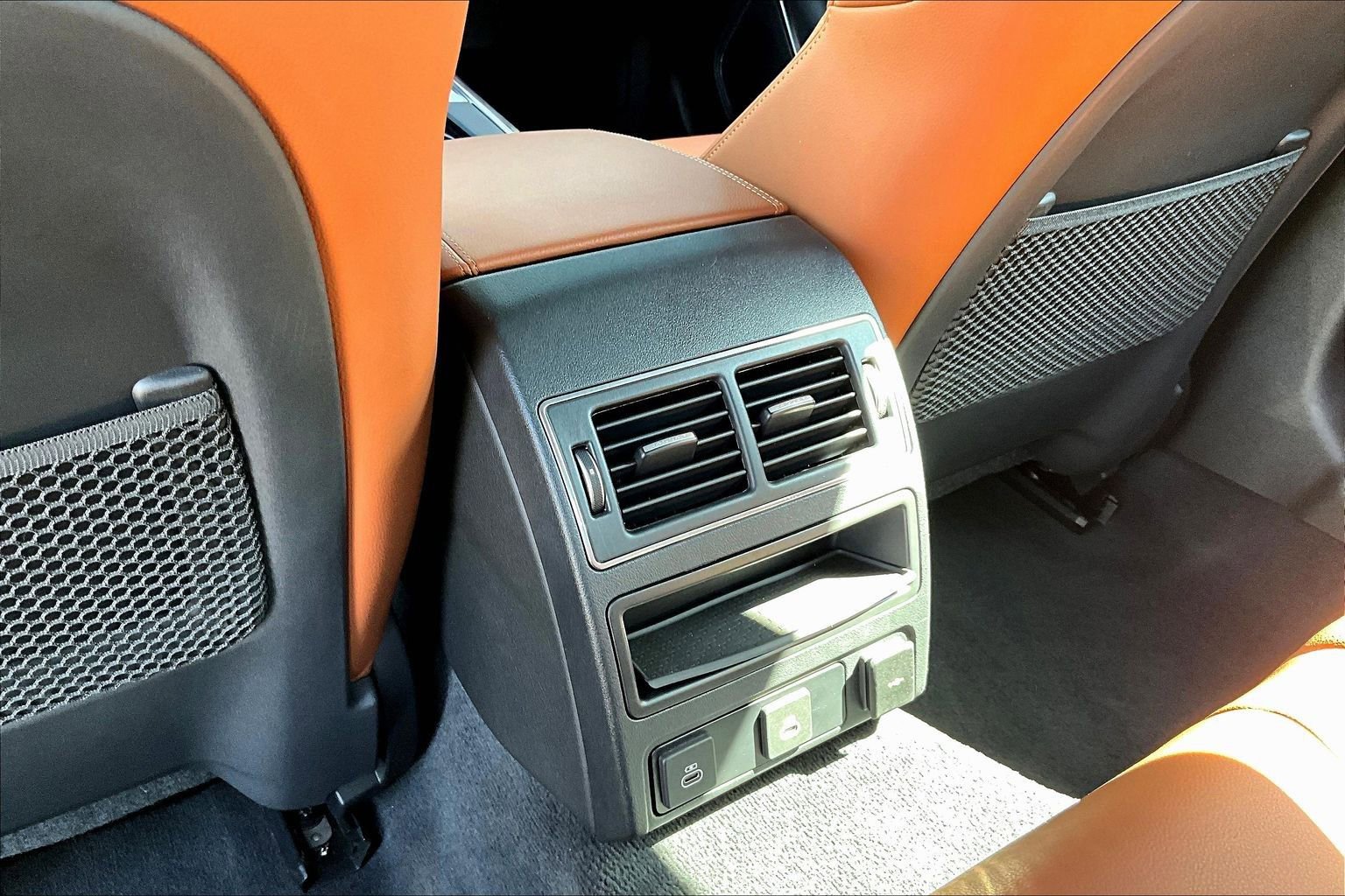 Used 2024 Jaguar XF R-Dynamic SE image 33