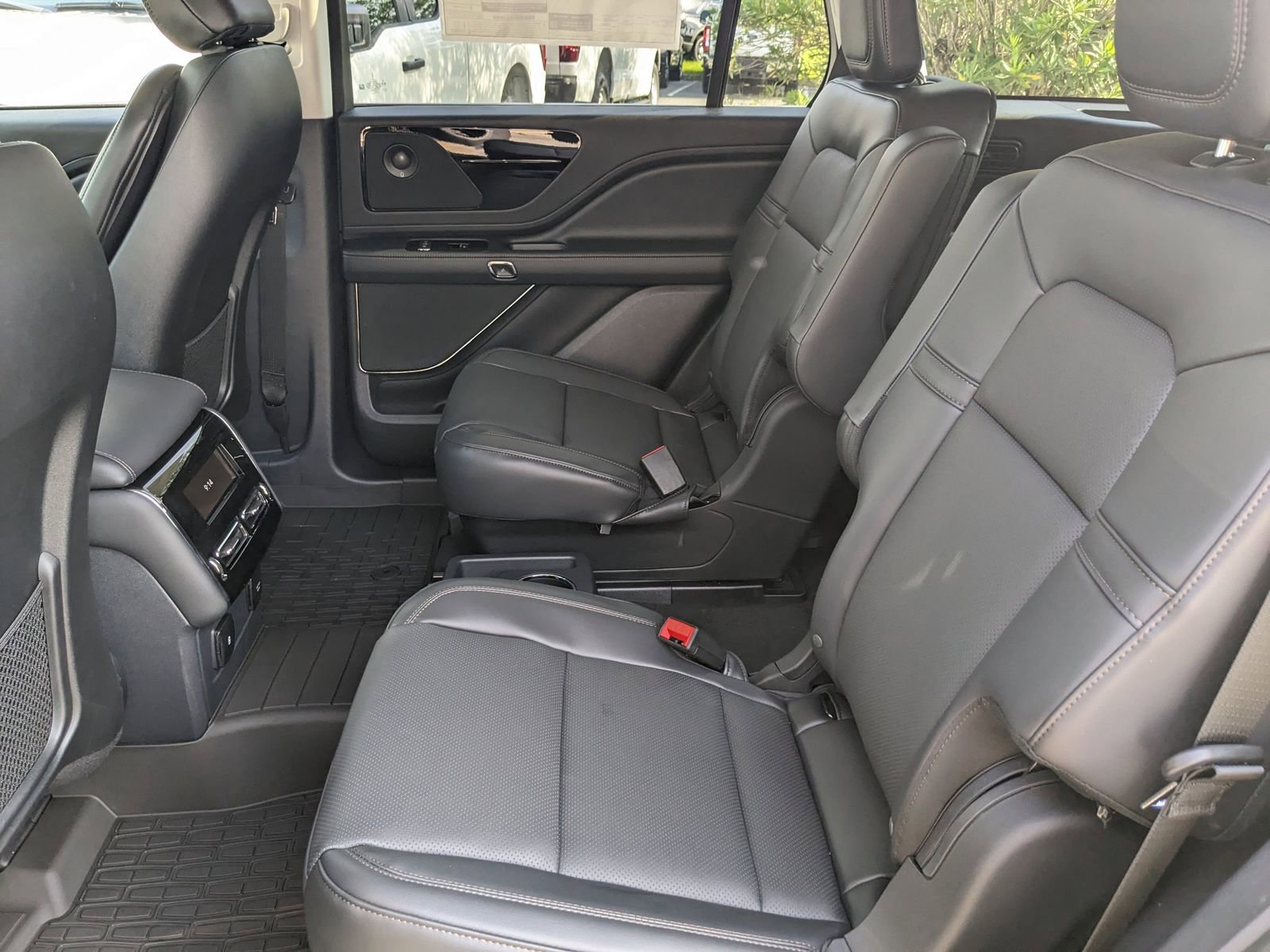 New 2025 Lincoln Aviator 2WD w/ Equipment Group 101A image 17