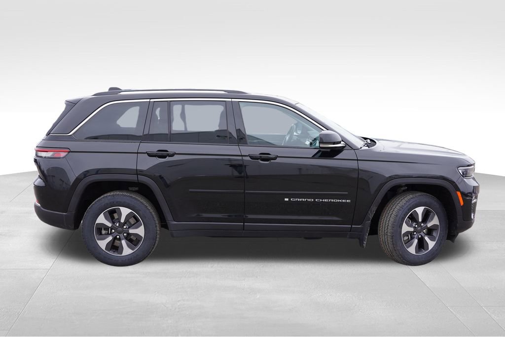 Used 2022 Jeep Grand Cherokee Limited 4xe image 3