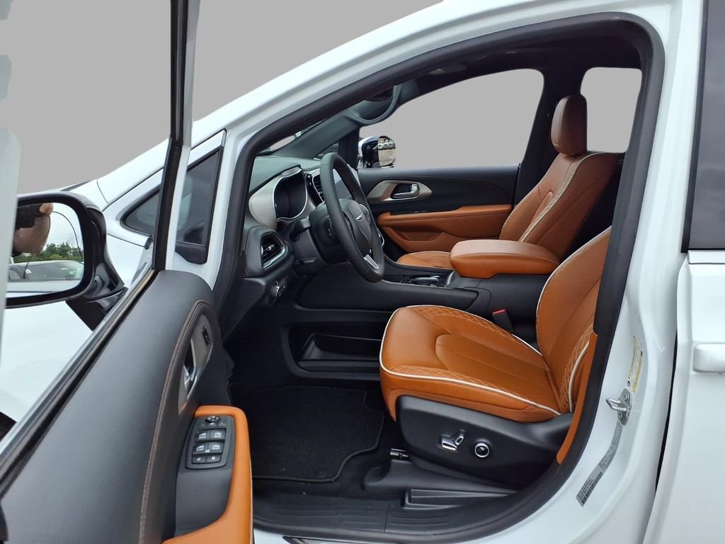 New 2026 Chrysler Pacifica Pinnacle AWD/4WD image 21