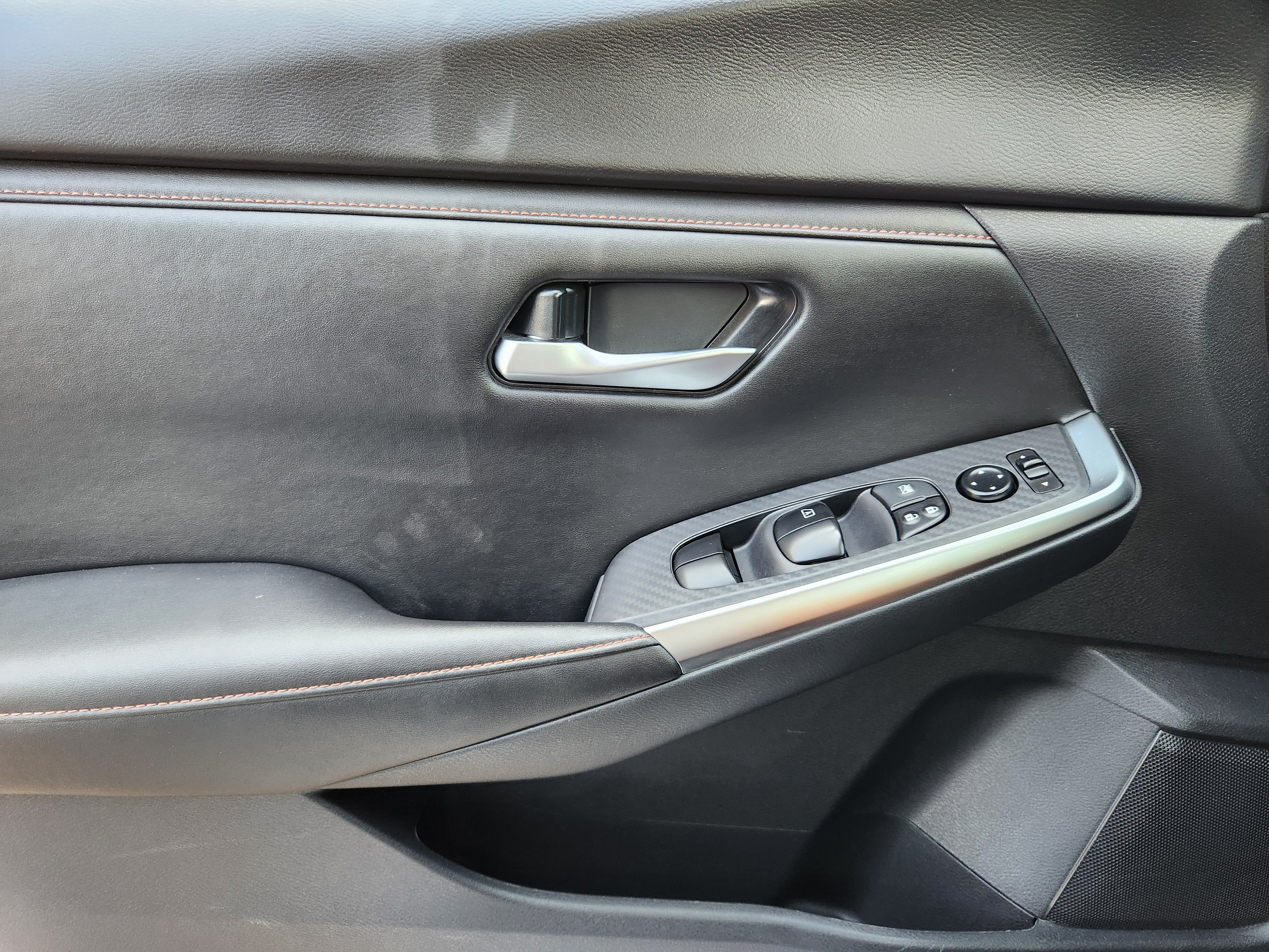 Used 2025 Nissan Sentra SR FWD image 24