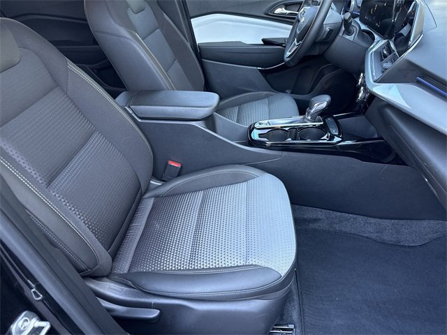 Used 2024 Chevrolet Trax LT w/ LT Convenience Package image 32