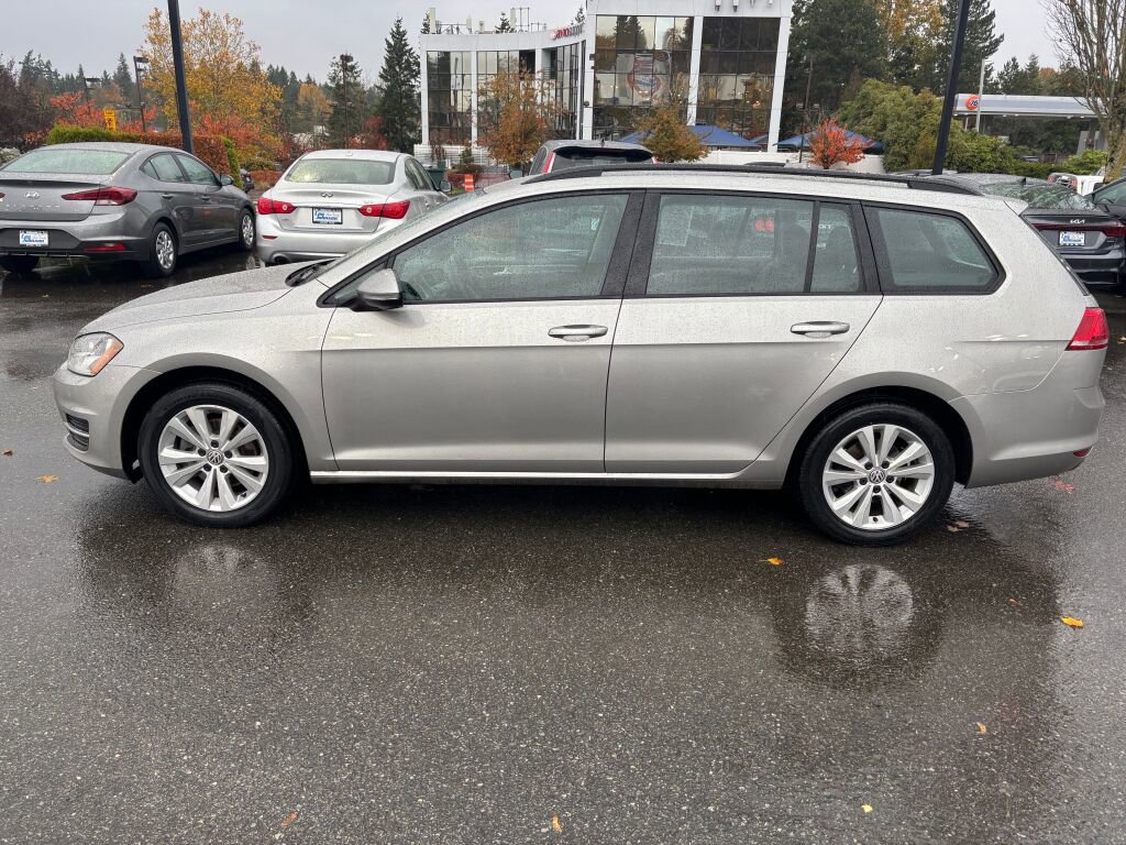 Used 2017 Volkswagen Golf S image 8