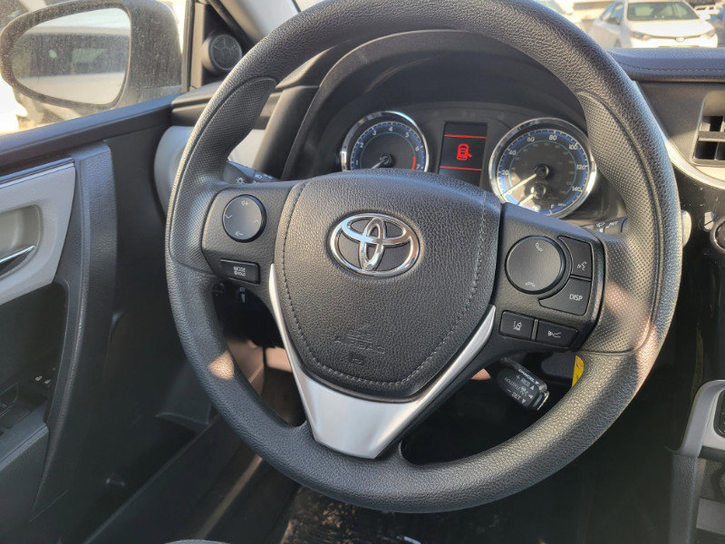 Used 2018 Toyota Corolla LE image 30