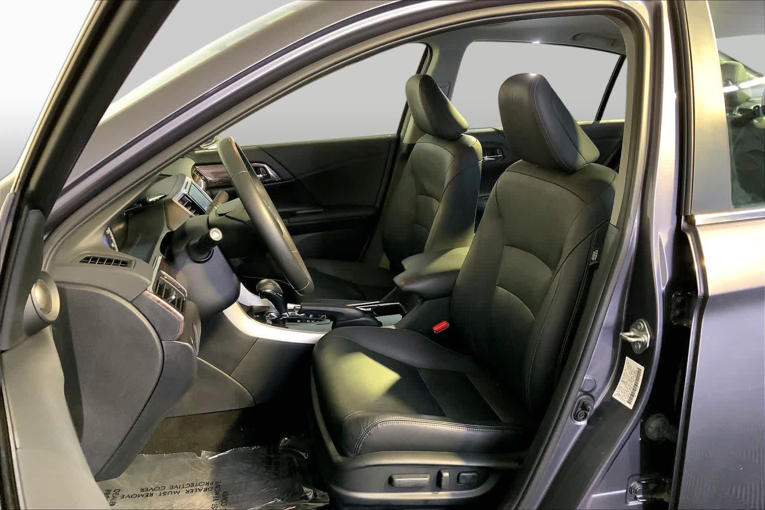 Used 2017 Honda Accord EX-L image 9
