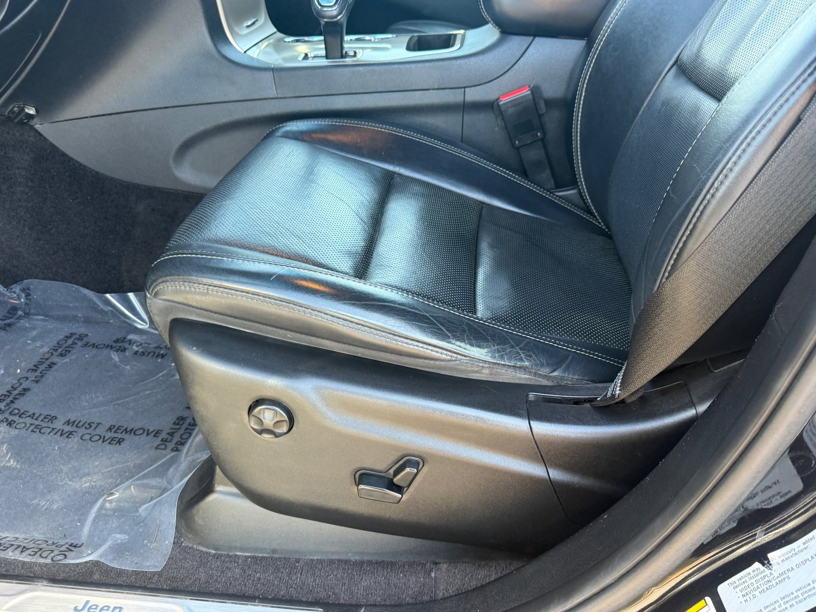 Used 2015 Jeep Grand Cherokee Limited w/ Luxury Group II image 12