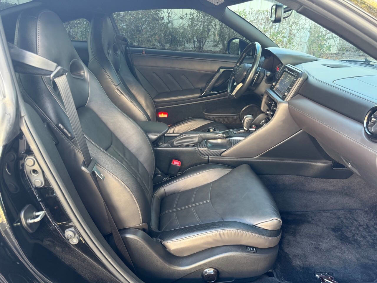 Used 2018 Nissan GT-R Premium image 15