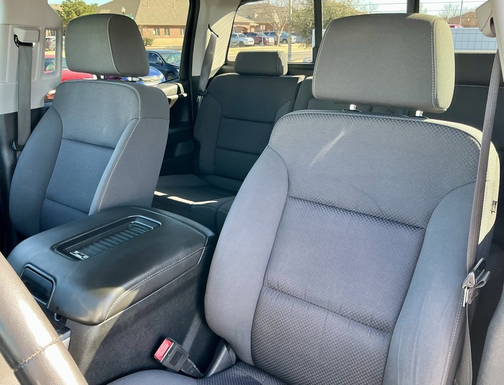 Used 2018 Chevrolet Silverado 1500 LT w/ Texas Edition image 38