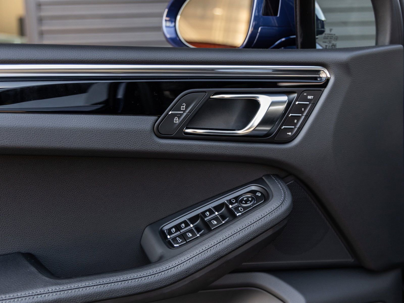 Certified 2025 Porsche Macan image 19