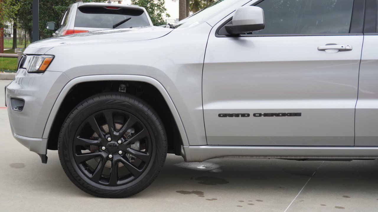 Used 2019 Jeep Grand Cherokee Altitude image 10