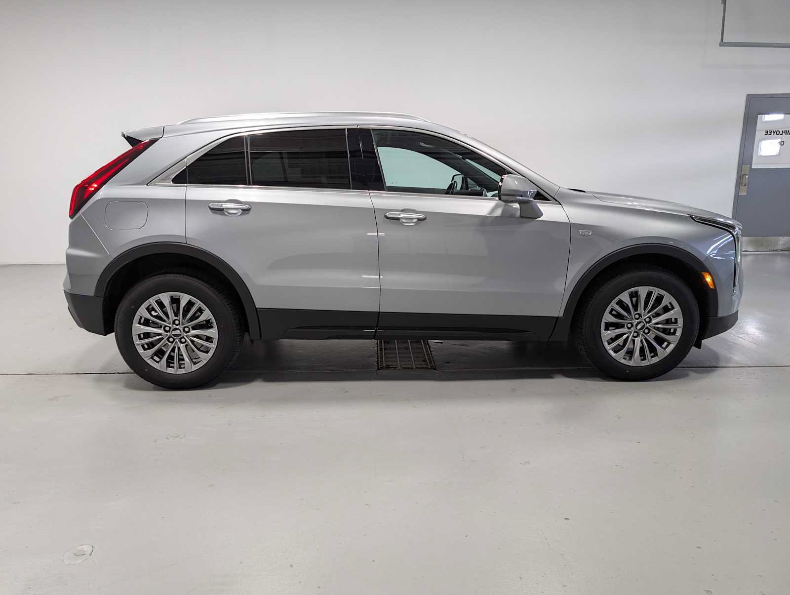 Certified 2025 Cadillac XT4 Premium Luxury AWD/4WD image 7
