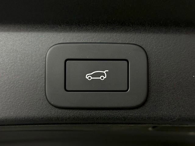 New 2026 Jaguar F-PACE R-Dynamic S image 17