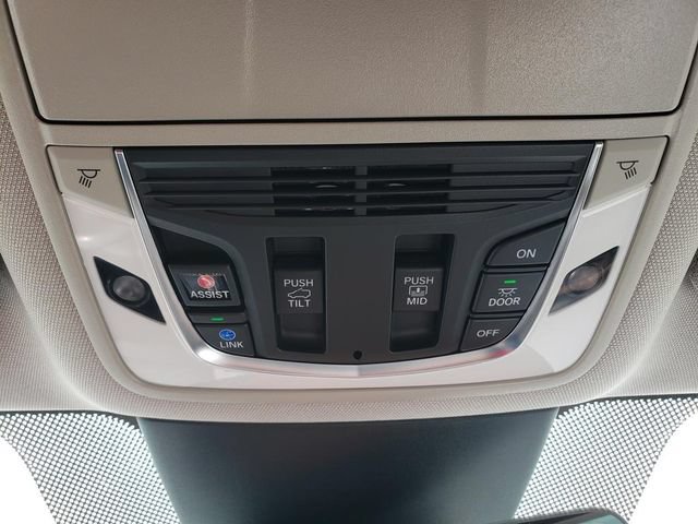 Used 2023 Acura MDX SH-AWD w/ Technology Package image 32
