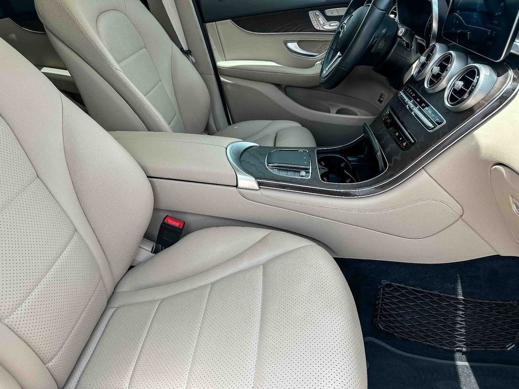 Used 2020 Mercedes-Benz GLC 300 image 23