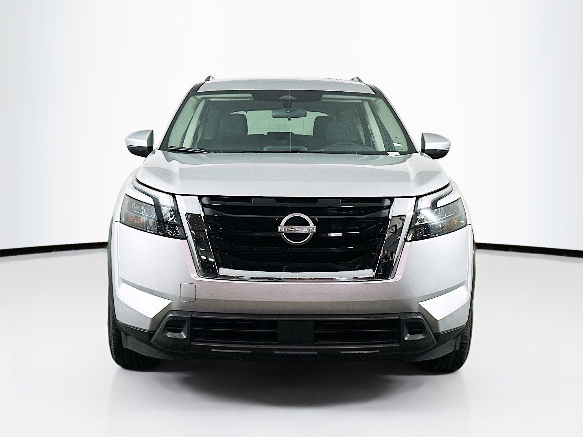 Used 2025 Nissan Pathfinder SV image 2