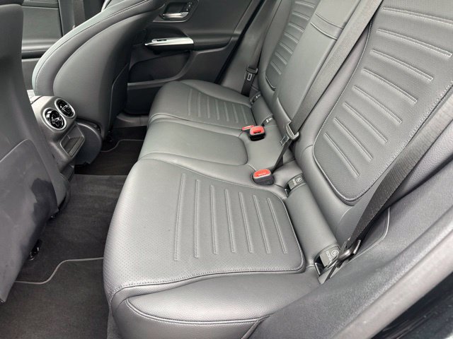 Used 2026 Mercedes-Benz GLC 300 4MATIC image 24