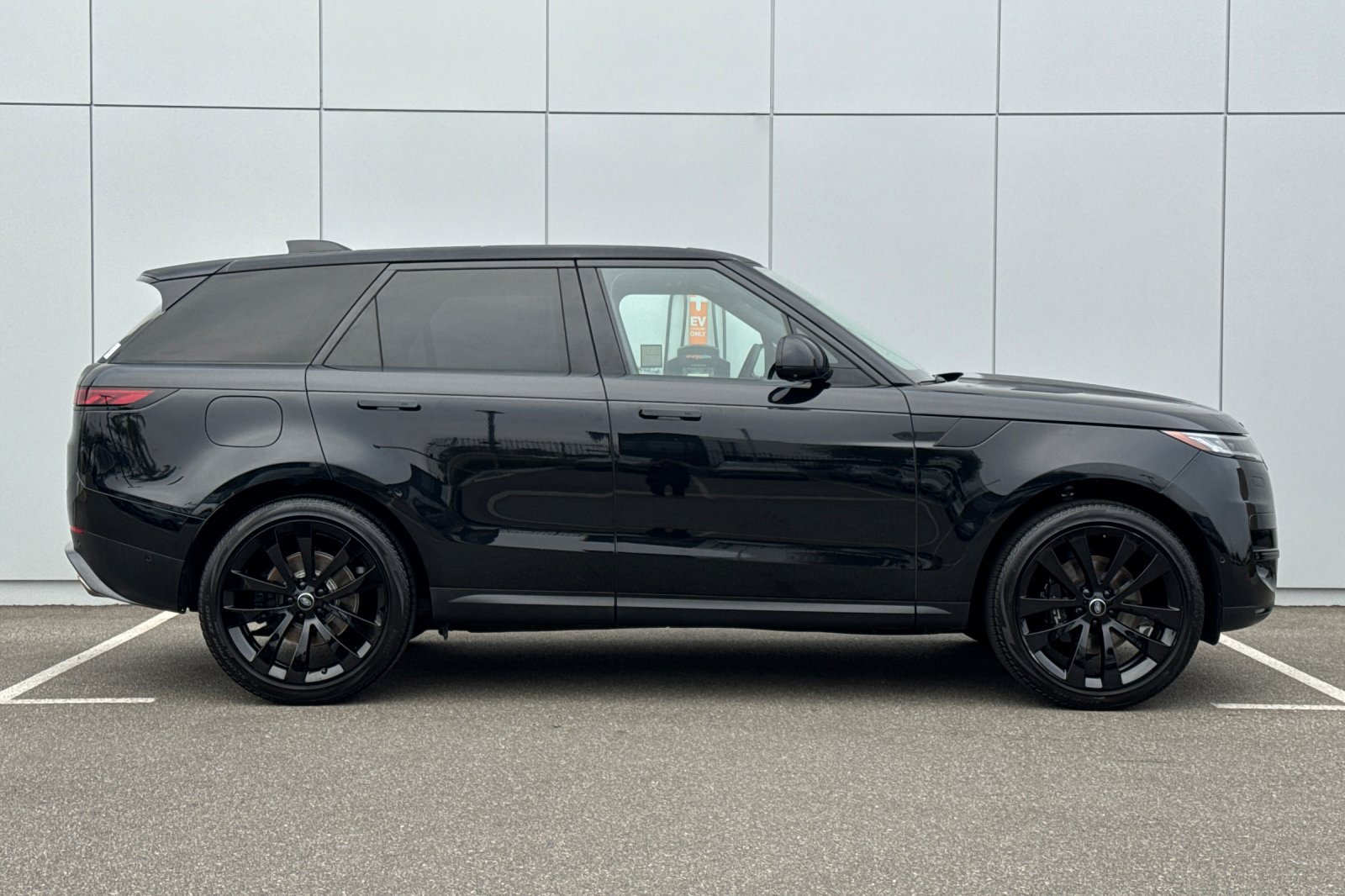 Certified 2024 Land Rover Range Rover Sport SE AWD/4WD image 6
