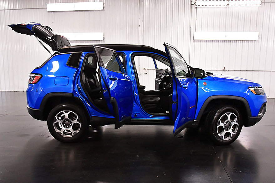 Used 2022 Jeep Compass Trailhawk w/ Trailhawk Convenience Group AWD/4WD image 32