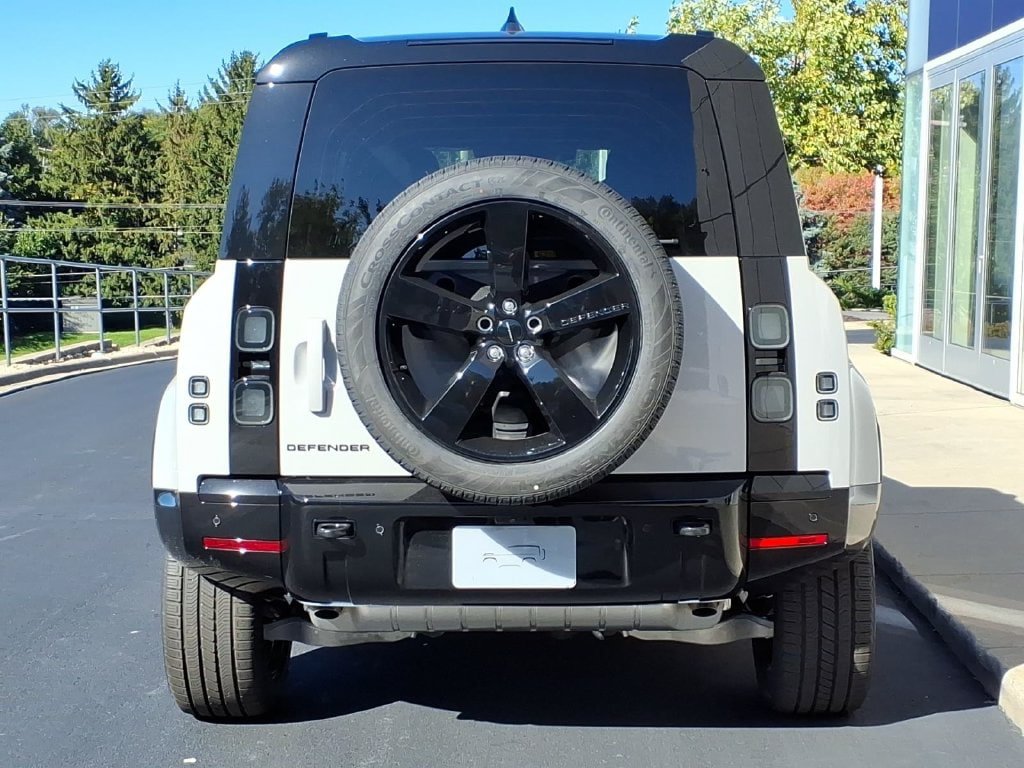 New 2026 Land Rover Defender 110 X-Dynamic SE AWD/4WD image 4
