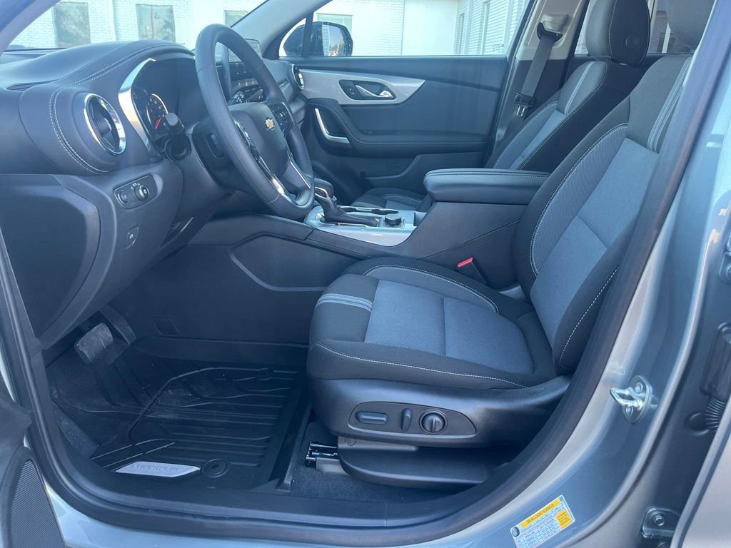 New 2025 Chevrolet Blazer LT w/ Midnight/Sport Edition image 9