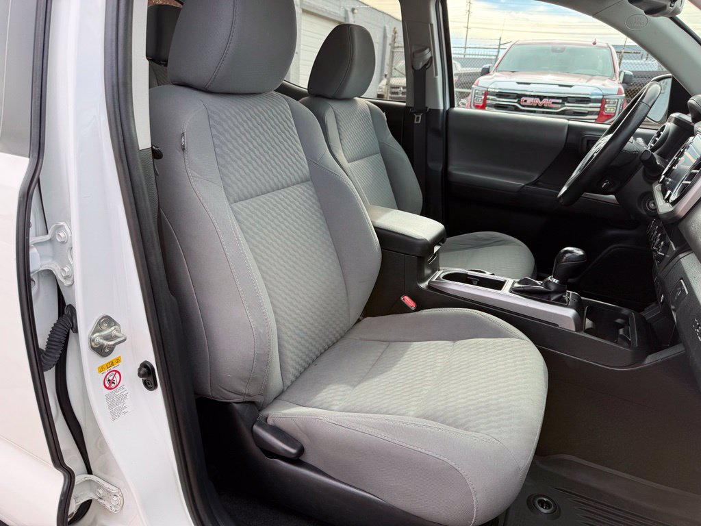Used 2020 Toyota Tacoma SR5 w/ Blackout Package AWD/4WD image 26
