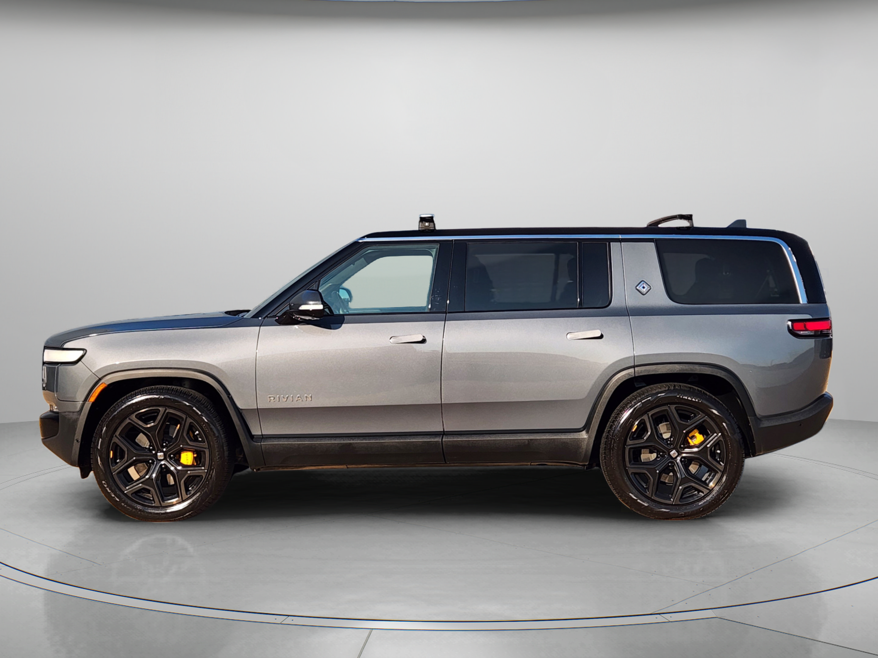 Used 2023 Rivian R1S Adventure Quad AWD/4WD image 2