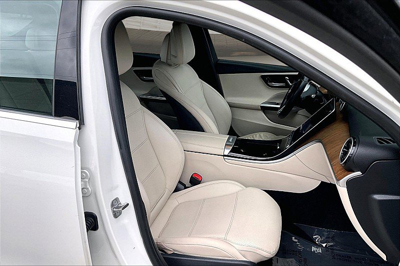 Used 2024 Mercedes-Benz C 300 Sedan image 6