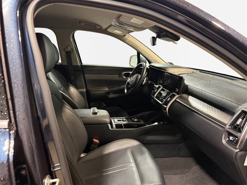 Certified 2022 Kia Sorento EX image 26