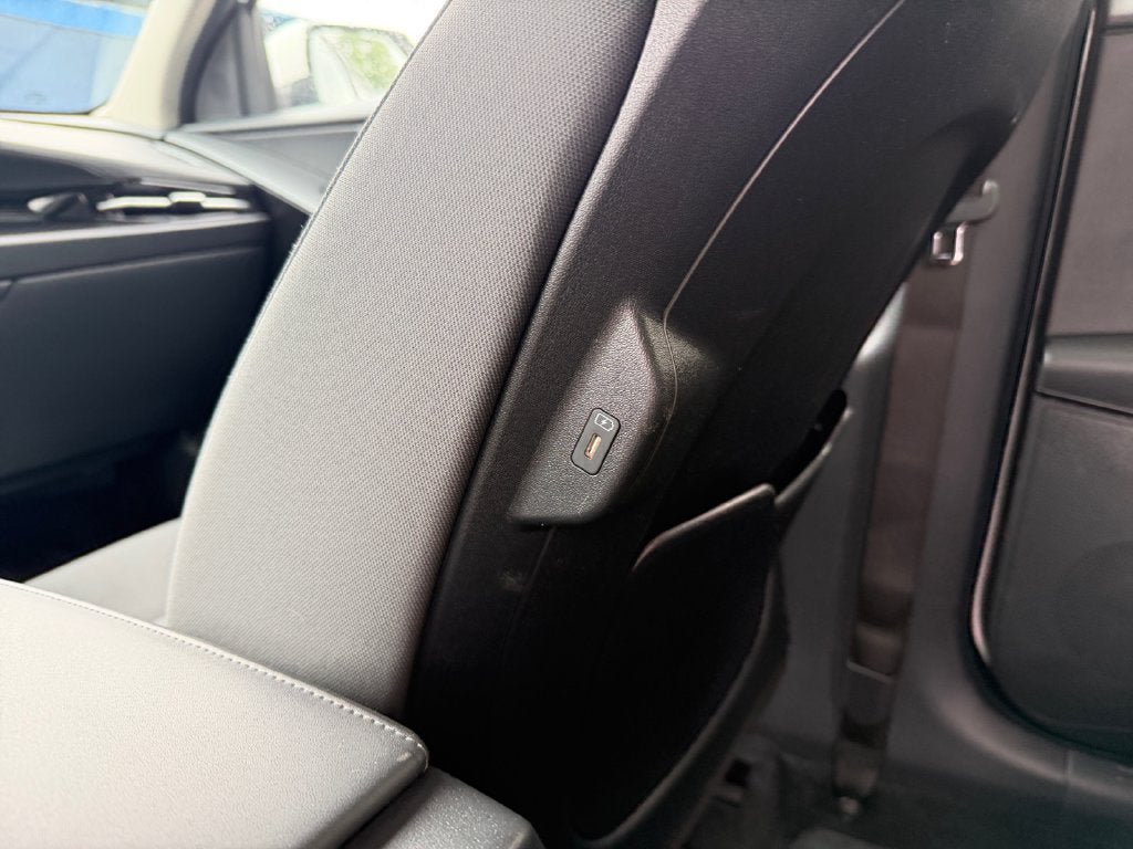 Used 2025 Kia Niro LX FWD image 33