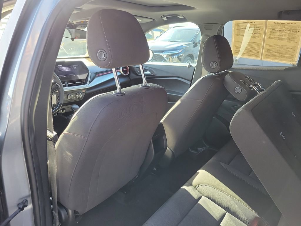 Used 2024 Chevrolet Trax RS w/ Sunroof Package image 12