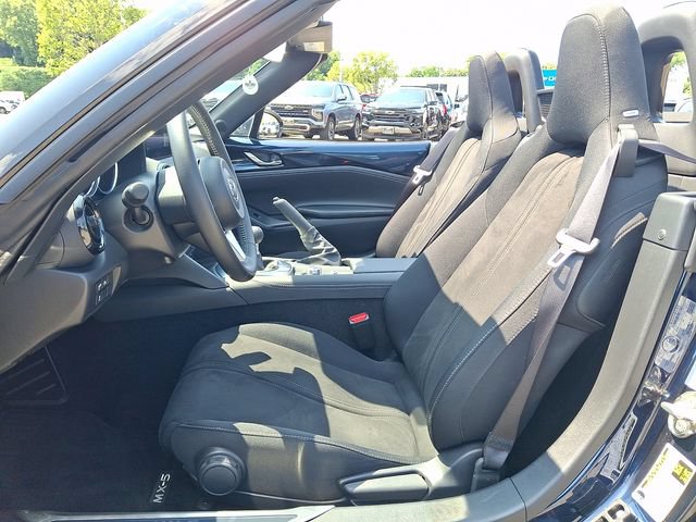 Used 2025 MAZDA MX-5 Miata Club w/ Appearance Package RWD image 2