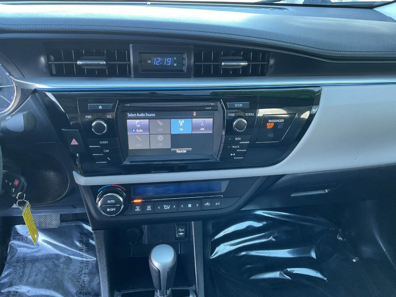 Used 2015 Toyota Corolla LE image 20