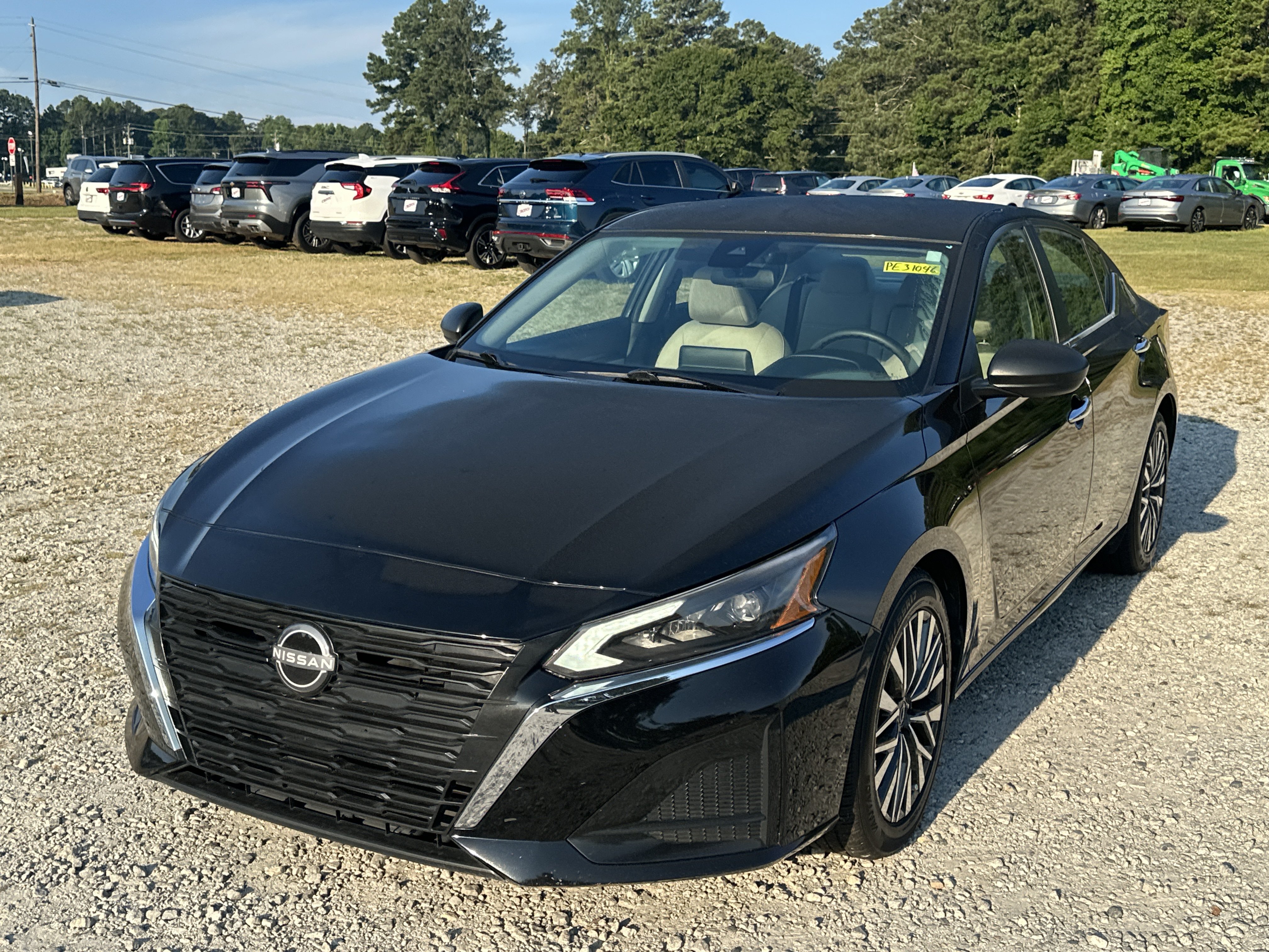 Used 2025 Nissan Altima 2.5 SV FWD image 1