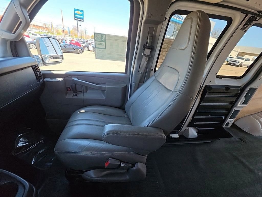 Used 2021 Chevrolet Express 2500 RWD image 15