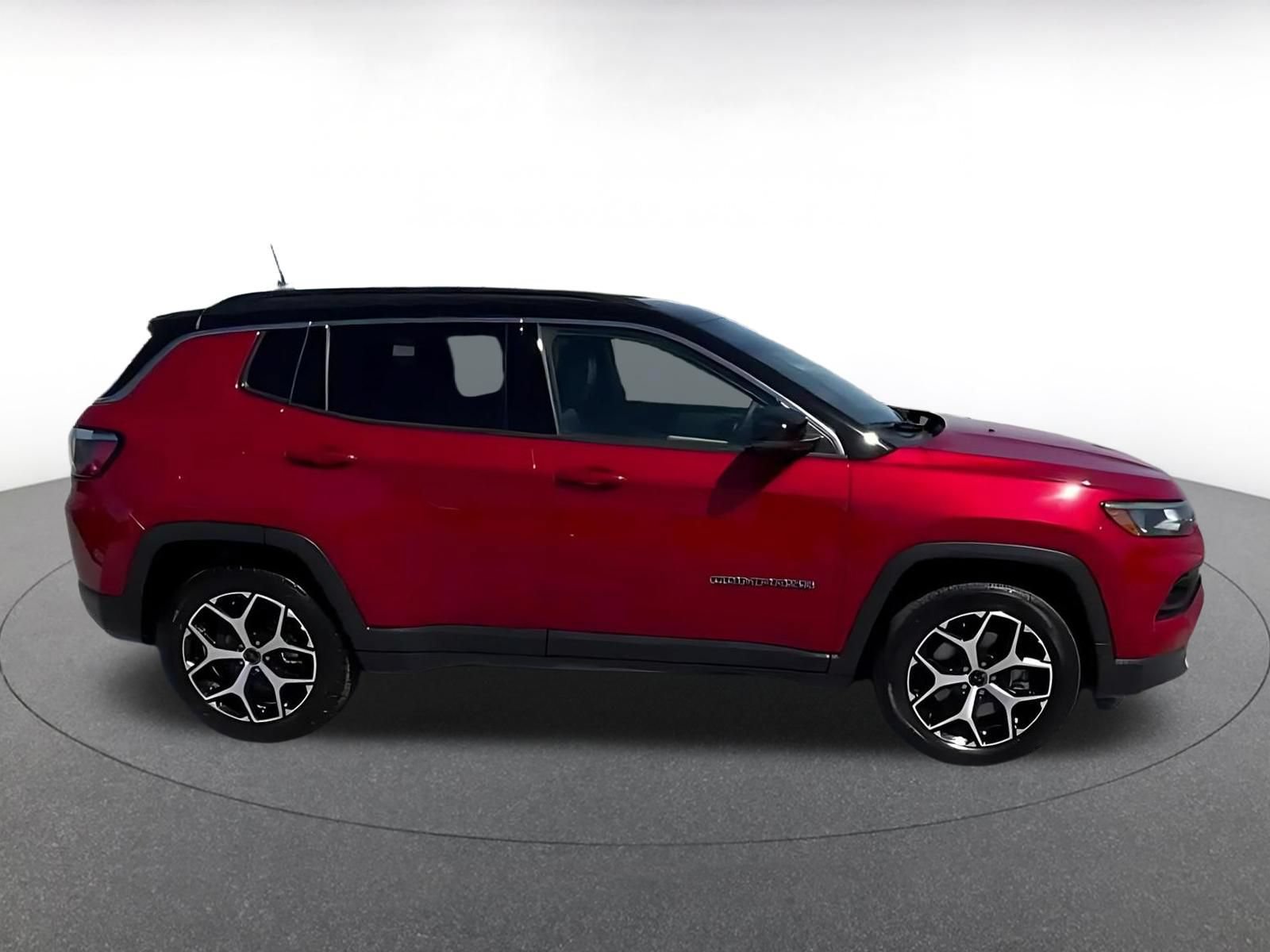 Used 2025 Jeep Compass Limited AWD/4WD image 16