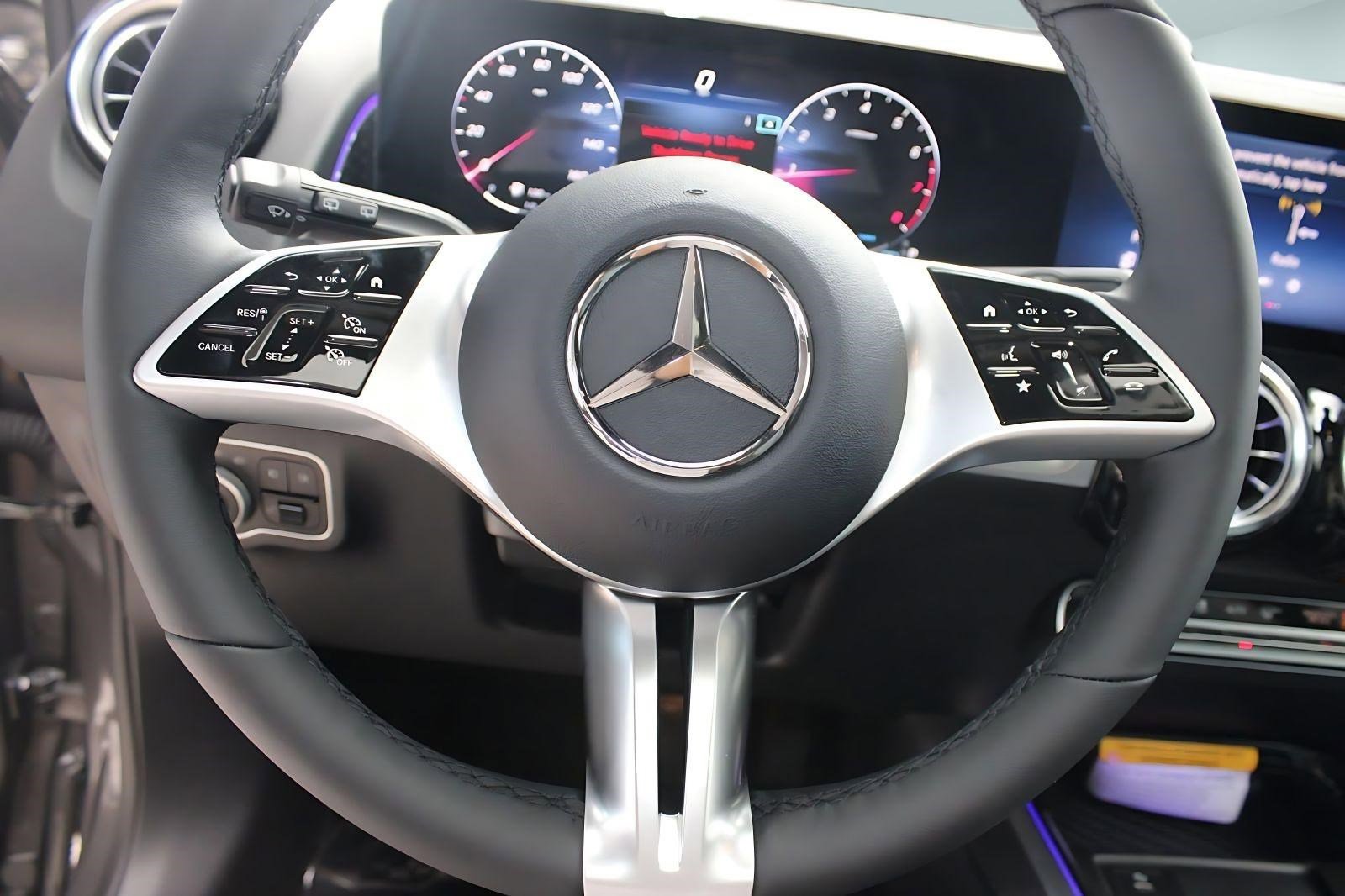 New 2026 Mercedes-Benz GLB 250 image 17