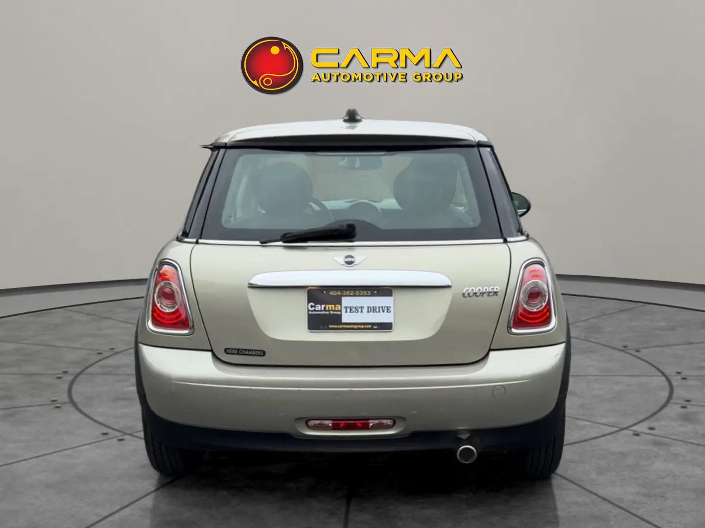 Used 2011 MINI Cooper Hardtop image 6