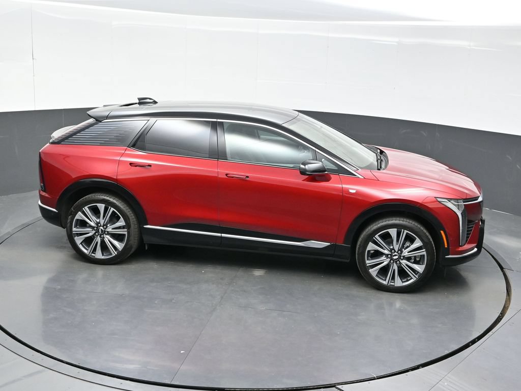 New 2027 Cadillac Optiq Premium Luxury w/ LPO, Floor Liner Package AWD/4WD image 37