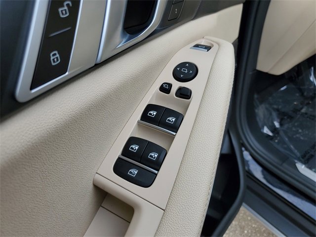 Used 2022 BMW X5 sDrive40i w/ Parking Assistance Package image 17