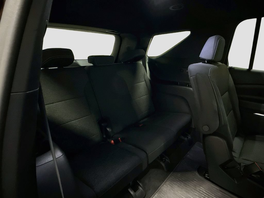 Used 2026 Chevrolet Traverse LT w/ LPO, Floor Liner Package FWD image 28