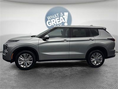 New 2026 Mitsubishi Outlander ES image 7