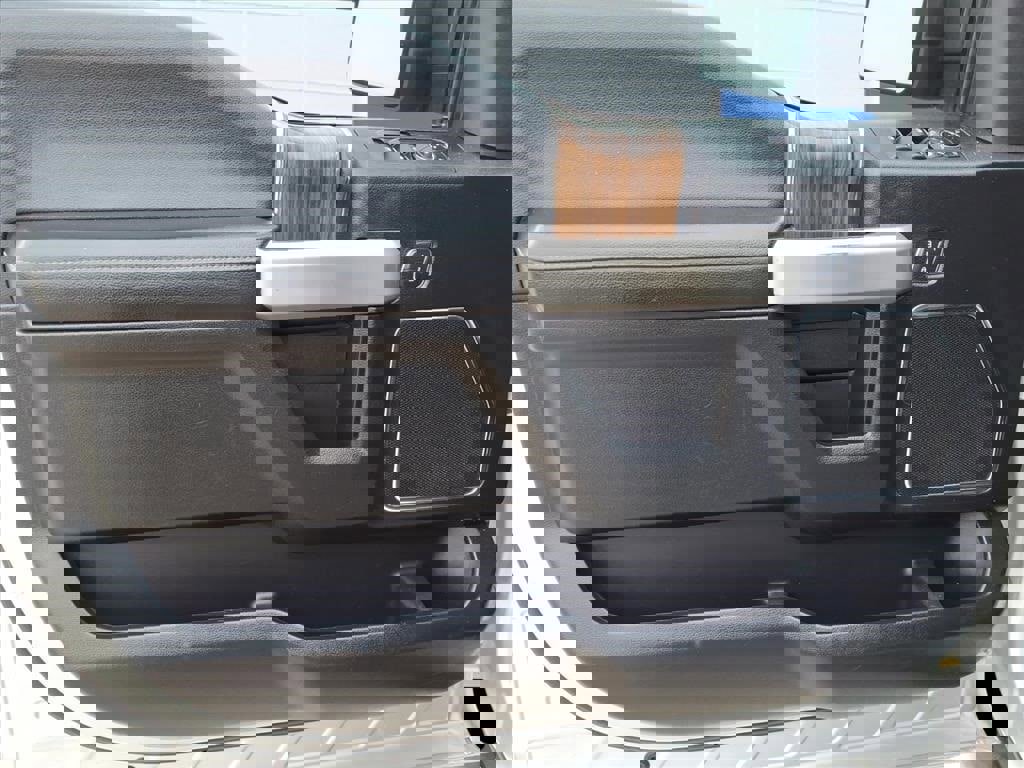 Used 2017 Ford F150 Lariat w/ Equipment Group 501A Mid image 13