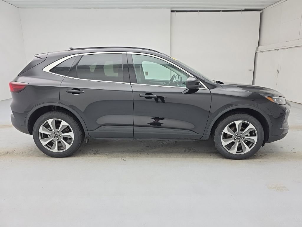 Used 2025 Ford Escape Platinum image 12