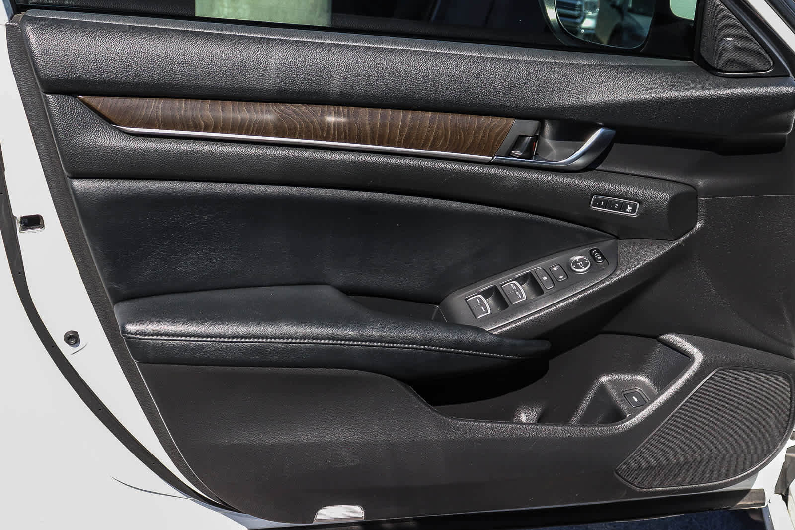 Used 2018 Honda Accord Touring image 25