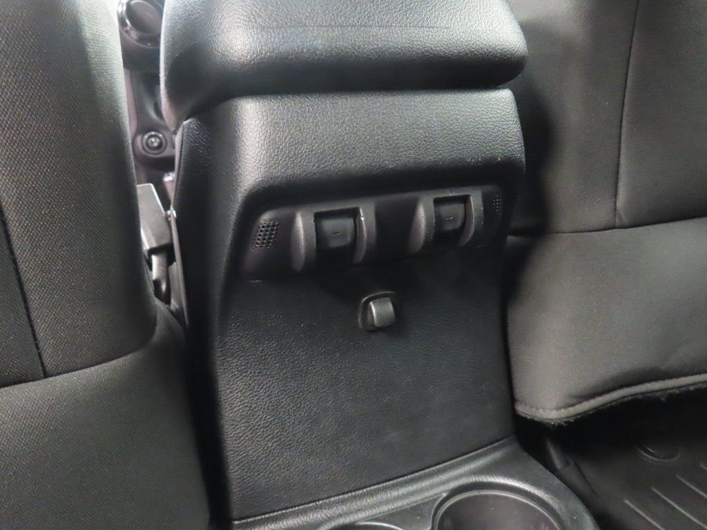 Used 2017 Jeep Wrangler Unlimited Sahara w/ Connectivity Group image 11