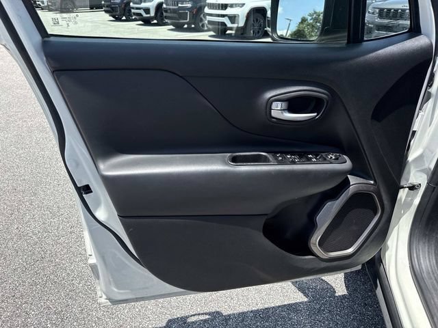 Used 2023 Jeep Renegade Latitude AWD/4WD image 17