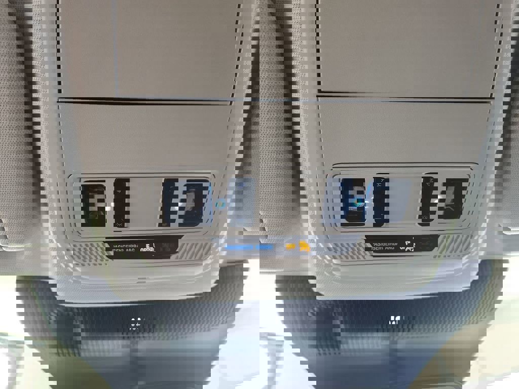 Used 2025 Ford Explorer Active AWD/4WD image 28